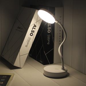 Fábrica DC Escola Branca Leitura Lâmpada De Mesa USB Carregamento Dobrável Moderna Bateria De Grande Capacidade Recarregável LED <span class=keywords><strong>Desk</strong></span> <span class=keywords><strong>Lamp</strong></span> - Product Image 2