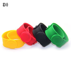 Pulsera de Silicona Ajustable con Chip NFC NTAG213 NTAG215 NTAG216 para Niños, con Función de Rastreo - Product Image 1