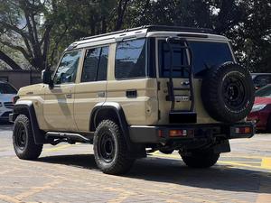 Toyota LC <span class=keywords><strong>76</strong></span> Série 2025 4.0L 4x4 5 places d'occasion (Importation parallèle) - Product Image 4