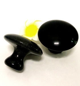 XINGHUI Herramienta de Terapia de Spa de Buena Calidad Natural Jade Mushroom GuaSha Hot <span class=keywords><strong>Rock</strong></span> Black Bian Stone Masajeador Facial - Product Image 6