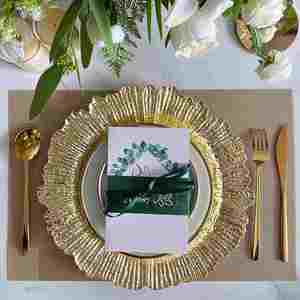 Assiettes de présentation dorées en plastique pour mariages et réceptions, grandes assiettes dorées de 33 cm pour événements - Product Image 3