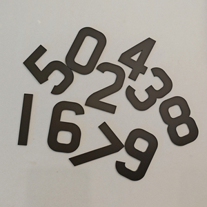 Vente en gros de lettres noires surélevées en 3D, autocollants en acrylique gravés au laser pour numéros de voiture, plaques d'impression gaufrées, trophées - Product Image 2