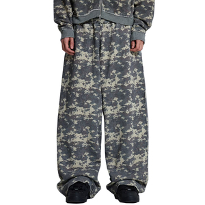 Pantalon de jogging camouflage pour homme, coupe large, taille élastique, en coton gaufré, style oversize, avec ourlet brut - Product Image 1