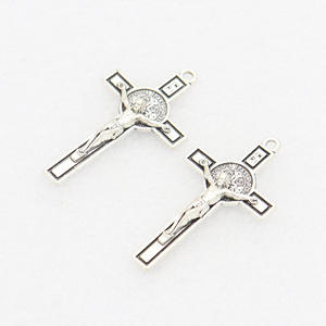 Cruz de Jesús religioso de aleación con crisol, plateado, mini Cruz de metal, piezas de joyería, abalorio, INRI cruzado, más barato, venta al por mayor - Product Image 1