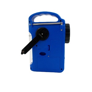 Radio solaire multifonction AM/FM <span class=keywords><strong>à</strong></span> <span class=keywords><strong>manivelle</strong></span> avec lecteur <span class=keywords><strong>de</strong></span> carte TF, <span class=keywords><strong>lampe</strong></span> torche LED et <span class=keywords><strong>lampe</strong></span> <span class=keywords><strong>de</strong></span> lecture pour utilisation en extérieur - Product Image 2
