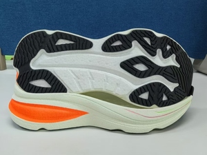 Fabricantes de material de zapatos de China, venta al por mayor, suelas de zapatos deportivos ETPU + suela de goma para zapatillas al aire libre, suelas antideslizantes para correr