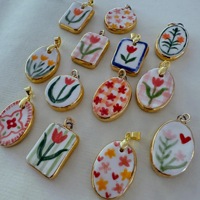Collier Pendentif DIY en Acier Inoxydable et Céramique Peint à la Main Motif Fleur de Tulipe Géométrique Vintage avec Perles