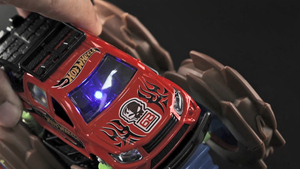 रोमांचक ऑफ-रोड टॉय अनुभवों के लिए रोशनी और संगीत के साथ 1:32 मिश्र धातु स्व-निर्माण चार-पहिया ड्राइव चढ़ाई वाहन - Product Image 6