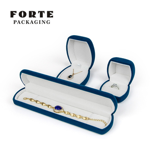 Factory Wholesale Jewelry Velvet Box Arc Shape <b>Earrings</b> Women <b>Gift</b> <b>Boxes</b> Velvet Luxury Gemstone Ring Box Jewelry Packaging - Product Image 5