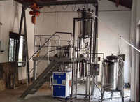 Distillateur industriel d'huile de rose/citronnelle/romarin/lavande, machine d'extraction d'huile essentielle de thym à vendre