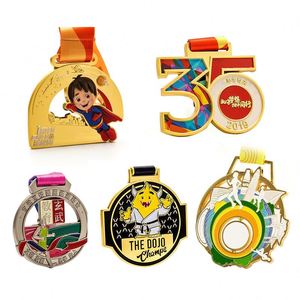Medalla de correr de fútbol de metal dorado 5K personalizada con cinta, Medalla deportiva personalizada, fabricante de maratón personalizado, medallas a medida - Product Image 2