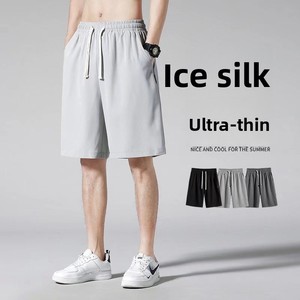Shorts de sport et de plage décontractés pour hommes, en soie glacée fine, respirants, à taille basse avec cordon de serrage, longueur genou, tendance, vente en gros - Product Image 1