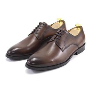 Zapatos de cuero de alta gama para hombre, zapatos italianos de negocios y oficina, zapatos formales de cuero hechos a mano para hombre y Oxfords. - Product Image 1