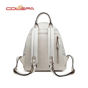 Zaino da <span class=keywords><strong>Donna</strong></span> in Ecopelle Bianca Naturale Impermeabile, Elegante e Resistente, con Borchie, <span class=keywords><strong>Bianco</strong></span> e Rosso, OEM all'Ingrosso - Product Image 2