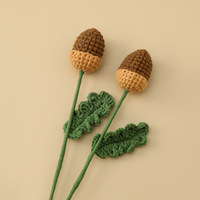 Amigurumi fait main en forme de tige d'acorn bicolore, cadeau rétro chaleureux d'automne pour la table et la décoration de bouquets d'automne