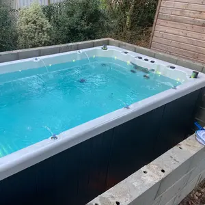 Piscine sans fin rectangulaire en fibre de verre creusée hors sol avec bain à remous extérieur