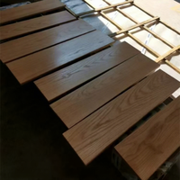 Marches et contremarches d'escalier en bois massif de chêne rouge, design multicouche durable, style moderne et minimaliste pour villas et duplex intérieurs