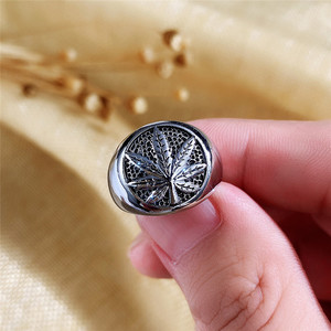 Anello Vintage a Forma di Foglia per Uomo, Gioiello Hip Hop con Foglia d'Acero in Stile Street Fashion - Product Image 4