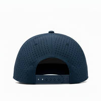 Casquette de sport imperméable en polyester avec patch en caoutchouc personnalisé, logo brodé 3D pour hommes, casquette de baseball perforée découpée au laser avec cordon