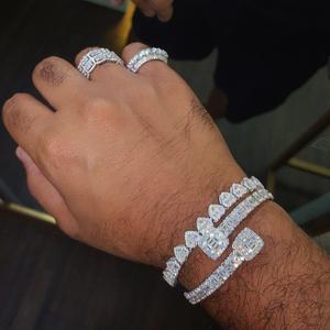 Yu Ying Nuevo Brazalete de Plata de Ley S925 con Diamantes de Moissanita Baguette de Diseño Personalizado, Joyería Unisex - Product Image 1