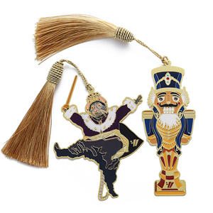 2025 nouveauté plaqué or mignon signets personnalisé <span class=keywords><strong>3D</strong></span> dessin animé personnage d'anime émail en alliage de Zinc métal signet avec gland - Product Image 2