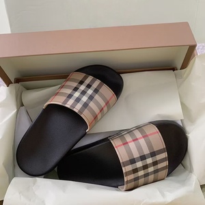 Chaussons de luxe classiques de haute qualité pour hommes et femmes, sandales décontractées à semelle épaisse et amortissante, chaussons de sport pour la plage et l'extérieur - Product Image 1