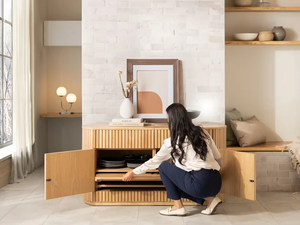Table à manger extensible en bois massif avec armoire de rangement et buffet, prix de gros usine, conception personnalisée OEM ODM - Product Image 4
