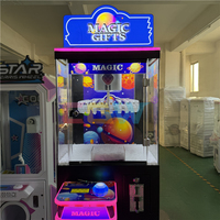 Máquina expendedora de juguetes de redención con gran rentabilidad, fabricante de máquinas recreativas de premios de dos niveles con garra, precio de máquina de premios de China