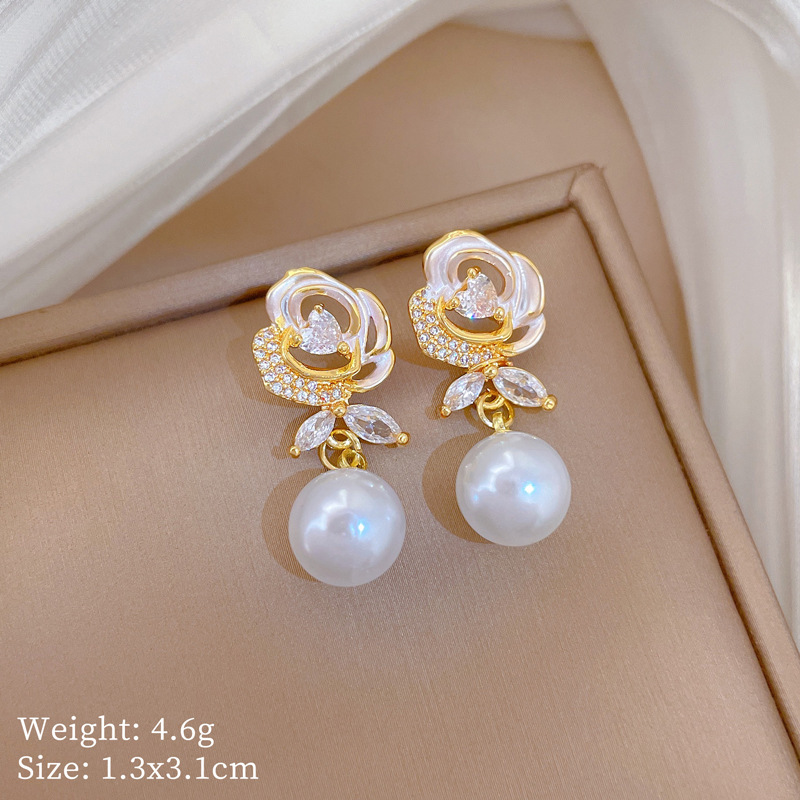 Gold earring