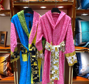 Accappatoio di Alta Qualità in Puro <span class=keywords><strong>Cotone</strong></span> Assorbente per Tutte le Stagioni, Unisex, di Marca Famosa - Product Image 1