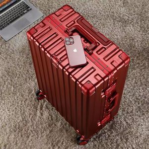 กระเป๋าเดินทางงานแต่งงานสีเบอร์กันดี ขนาดใหญ่ พร้อมกุญแจรหัส ล้อหมุนได้ 360 องศา สำหรับสินสอดเจ้าสาว ฮันนีมูน และการเดินทาง - Product Image 4