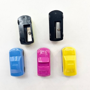 Sacapuntas Pequeño y Económico para Niños, 6 Colores Surtidos, Diseño de Auto - Product Image 1
