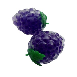 Jouets anti-stress en caoutchouc en gros : Balles colorées en forme de raisin et de fraise, jouets éducatifs en forme de fruits pour jeunes, balles anti-stress - Product Image 5