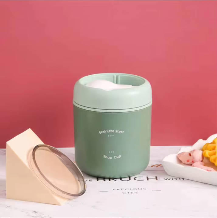 สีเขียวอ่อน