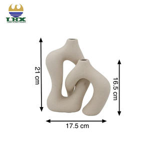 Conjunto de Vasos de Cerâmica Abstratos Minimalistas Irregulares com Dupla Abertura, Vasos Escultóricos em Porcelana com Acabamento Areia-Mate e Salpicado, Decoração Moderna para Casa - Product Image 2