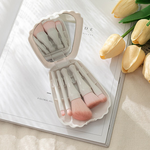 Hot Selling Small Beauty Cosmetic <strong>Brushes</strong> Portable Travel Size Makeup <strong>Brushes</strong> <strong>Mini</strong> Set With Case 5PCS Built-in Mirror