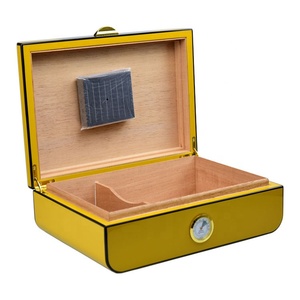Caja de madera de cedro personalizada, Humidificador amarillo de puros, caja de viaje de lujo para cigarros - Product Image 4