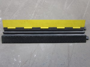 แผ่นยางป้องกันสายเคเบิลแบบหนา สำหรับงานกลางแจ้ง ปกป้องสายเคเบิลบนเวที - Product Image 3