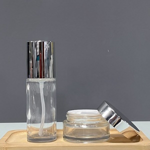 Emballage cosmétique en gros, ensemble de soins de la peau, pots à crème transparents et flacons en verre avec bouchon à vis argenté - Product Image 1