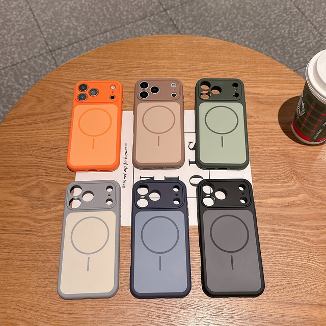 2026 New Magnetic Case for iPhone 17 Pro Max Matte Case Two-tone Liquid Silicone Shockproof Mobile Phone Cover for Apple 17