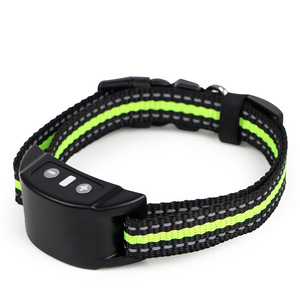 Collier de dressage pour chien anti-aboiement étanche intelligent à choc électrique et vibration, noir vert fluorescent, en ABS - Product Image 1