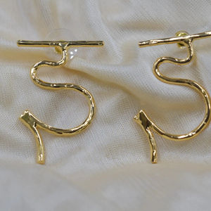 ต่างหูชุบทองคำภาษาฮินดีทันสมัยเครื่องประดับแฟชั่นในรูปทรงกลมสำหรับผู้หญิงและเด็กผู้หญิง - Product Image 1