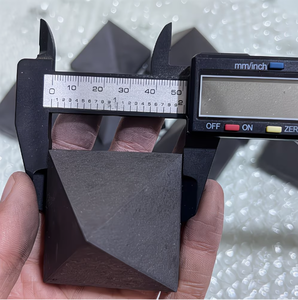 Piramide di Shungite della Carelia Lucidata a Mano, Decorazione per la Casa, Pietra Curativa Spirituale Reiki, Cristallo Nero 10cm, Feng Shui - Product Image 6