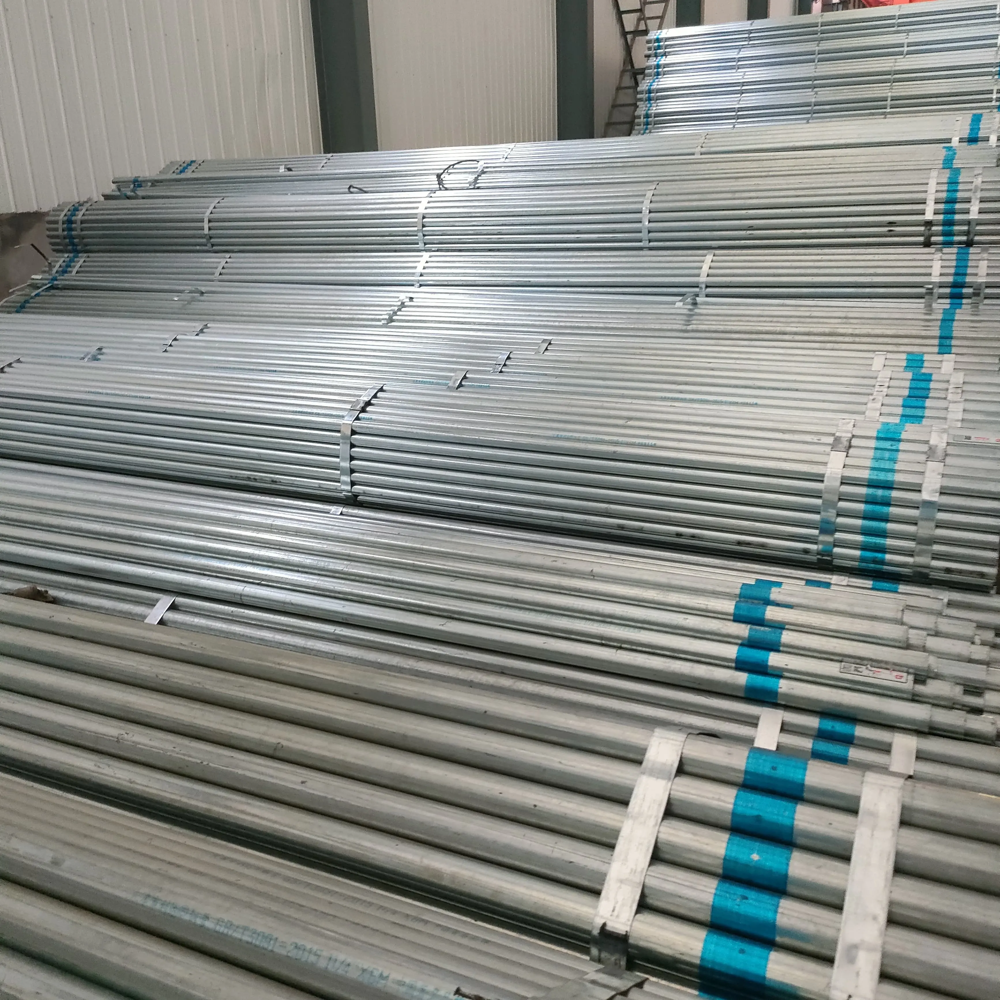 Online satmak galvanizli demir borular 2 inç 63mm kaynaklı galvanizli çelik yuvarlak boru