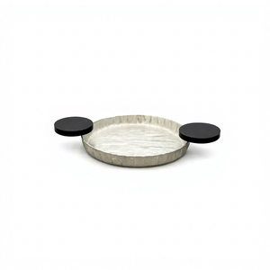 Plateau de service rond plaqué or avec deux poignées en bois, finition polie, pour usage domestique, en gros chez White Royals - Product Image 3