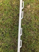 Precio de fábrica Postes de cerca eléctricos duraderos Paso de plástico blanco en poste