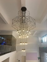 Lustre créatif long pour grenier, design creux, adapté aux plafonds hauts, aux escaliers, aux restaurants et aux halls d'entrée.