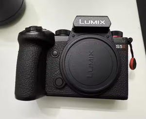 แบรนด์ใหม่ LUMIX <span class=keywords><strong>S5</strong></span> Mark II ฟูลเฟรม8K กล้องมิเรอร์เลสพร้อมอุปกรณ์เสริมที่สมบูรณ์โดยมีเซ็นเซอร์ CMOS และการ์ด SD - Product Image 3