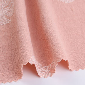 YVES <span class=keywords><strong>japonais</strong></span> feuille de bananier motif imprimé tissé rose uni teint extensible Cey crêpe froissé <span class=keywords><strong>tissu</strong></span> pour vêtement - Product Image 2