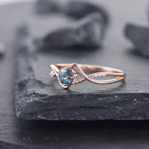 Anillo de Compromiso Elegante con Alejandrita de Shama Gems, Corte Único, Oro Rosa Vermeil, Engaste de Garras, Anillo de Promesa de Lujo Certificado para Mujer - Product Image 4